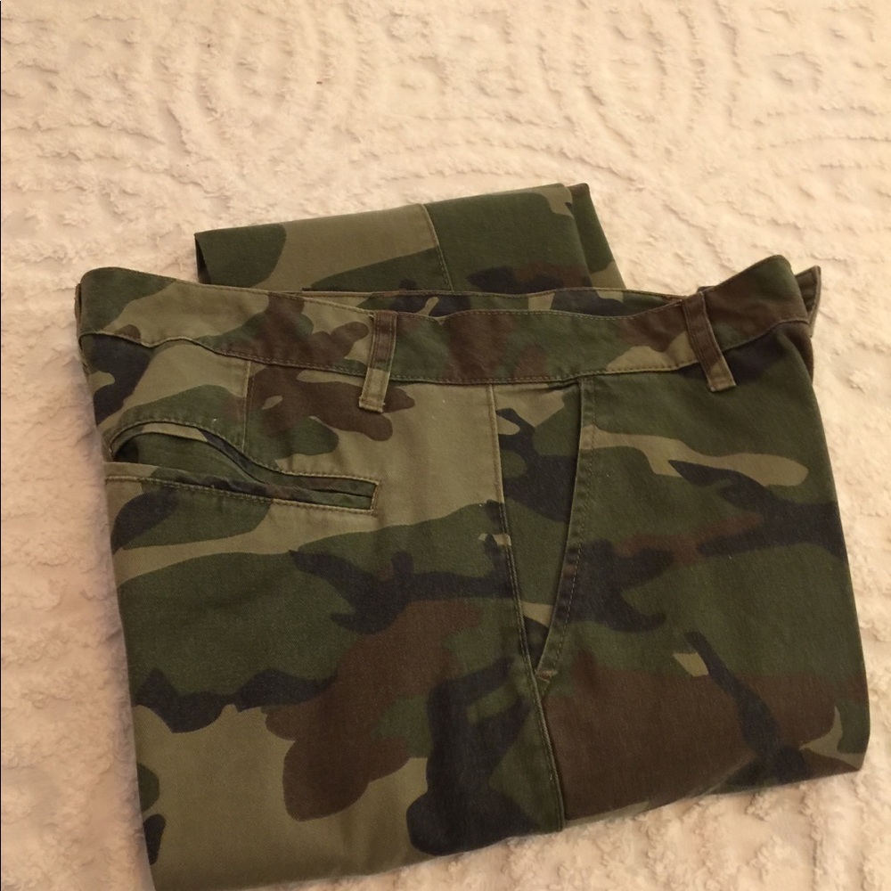 Retrofit Brand Mfg Sz 32 Camouflage Jeans